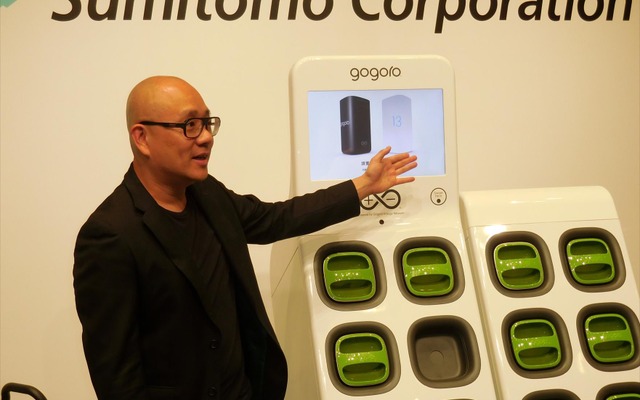 「たった6秒」でフル充電して走り出すことができると話すGogoroのホレイス・ルークCEO