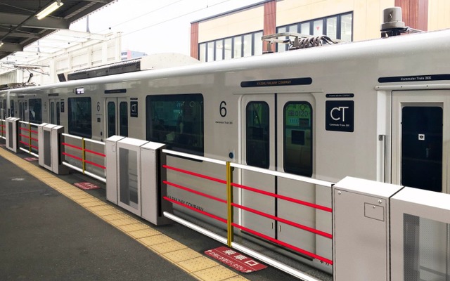 九大学研都市駅の軽量型ホームドア。11月21日から実証実験が始まる。