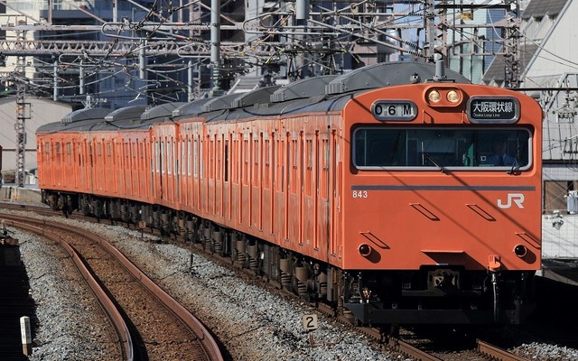 10月3日が最後の運行となった大阪環状線の103系。その最終編成（LA4）の先頭車（クハ103-843）が京都鉄道博物館で、ウグイス色のクハ103形とともに展示される。