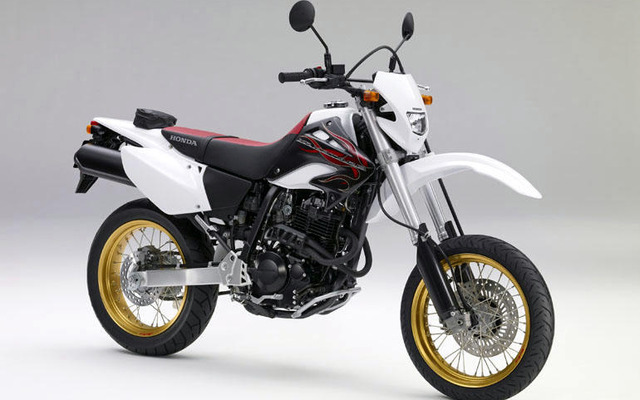 ホンダ、XR400モタードのカラーリングを変更