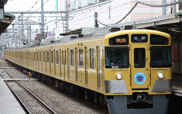 本年度から廃車される9000系。11月11日のイベントで9000系廃車車両の側面に寄せ書きコーナーが設けられる。