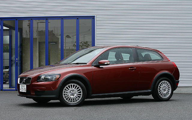 【ボルボ C30 登場】リーズナブルな2.4リットルを搭載