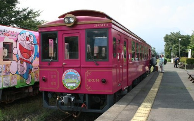 熊本地震の影響で全線がまだ復旧していない南阿蘇鉄道だが、7月31日からは立野駅～中松駅が復旧。同区間を利用してヘッドマーク付き貸切列車を運行する。ヘッドマークは南阿蘇鉄道が製作し、運行終了後は持ち帰ることができる。