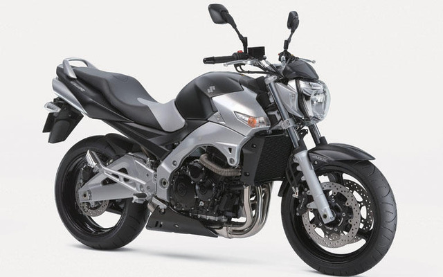スズキ GSR400、400ccクラスで初めてABSを標準装備