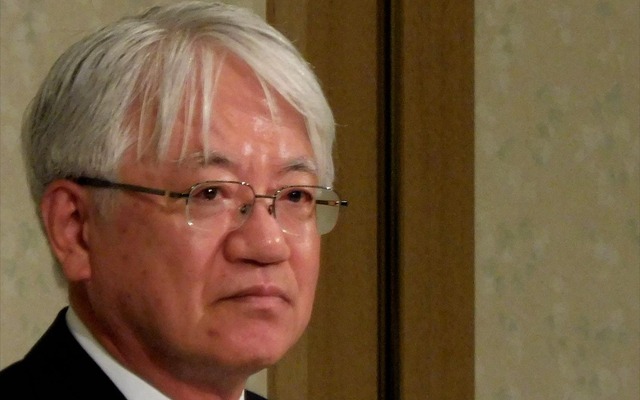 検査データ書き換えの納入先500社に拡大したとことを謝罪する神鋼・川崎博也社長