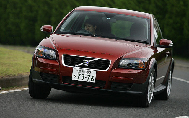 【ボルボ C30 新型登場】エントリーモデルを感じさせない走り