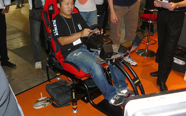 【東京ゲームショウ07】ゲームに合わせてリアルに振動