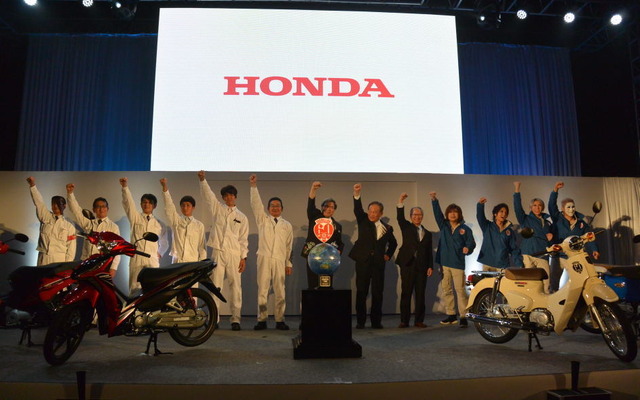 ホンダ スーパーカブ 世界生産累計1億台達成 記念式典