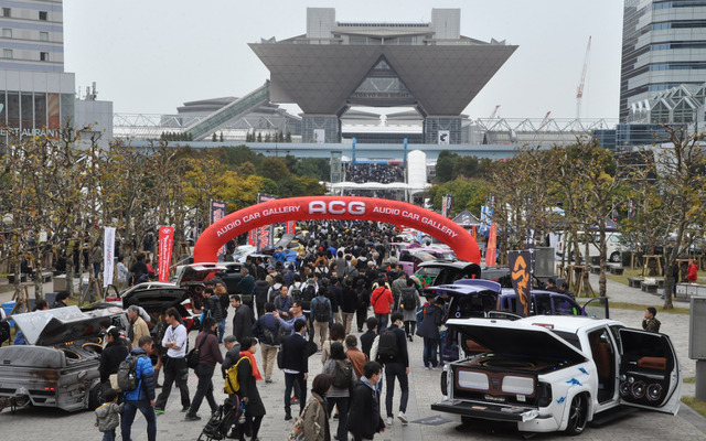 東京モーターショー会場への通り道。働くくるま、珍しいくるま大集合！～カスタムオーディオカー展示～