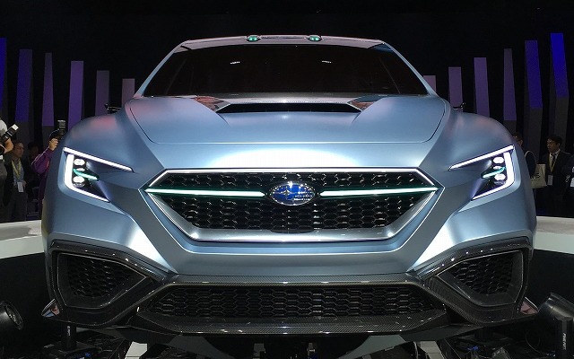ブース中央でその存在感をアピールする「VIZIV PERFORMANCE CONCEPT」