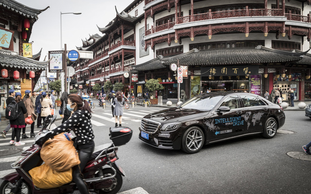 中国上海でテストを開始したメルセデスの自動運転車