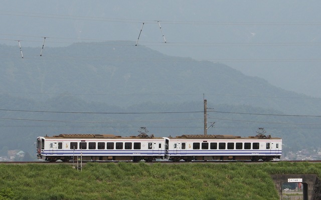 女性限定『超低速』列車ツアーでは、出発前にHK100形電車による車両講座も行なわれる。