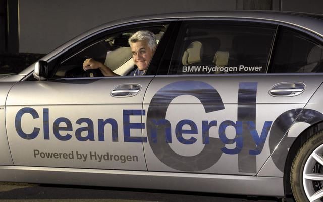 BMW、ハイドロジェン7を人気コメディアンのジェイ・レノに貸与