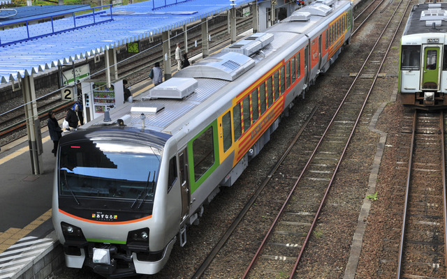 2010年にデビューした「リゾートあすなろ」の試運転列車。東北本線（現・青い森鉄道）野辺地駅。