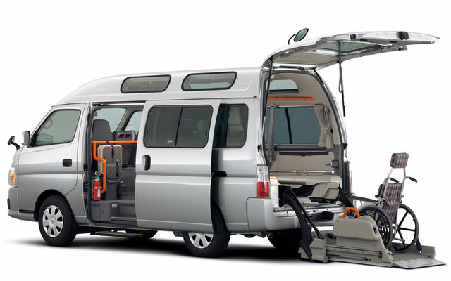 【福祉機器展07】日産、フルラインナップで紹介