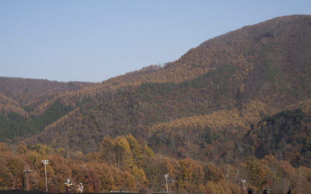 【JNCC 最終戦】秋も彩る爺ヶ岳スキー場で日米トップライダーが相見えた［写真蔵］