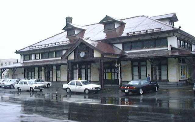 「室蘭入江地区の鉄道・石炭時代の歴史遺産探検ウォーキング」のスタート地点である旧室蘭駅は、明治時代の1912年に建てられた。新駅舎が建つ1997年まで現役だった。
