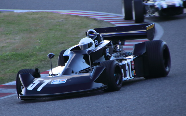 1976年F1イン・ジャパンで活躍したコジマKE007が鈴鹿を疾走 1976年F1イン・ジャパンで活躍したコジマKE007が鈴鹿を疾走