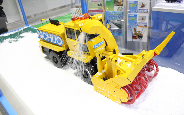 日本除雪機製作所のHTR406をモデルにしたワンオフのRC除雪車