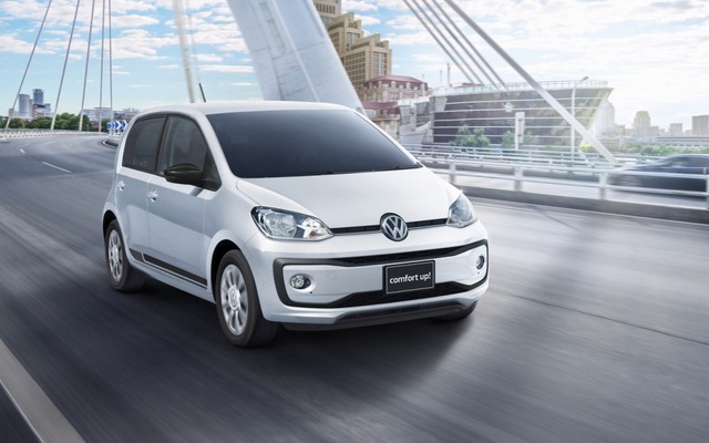 VW コンフォート up！ホワイトシルバーメタリック