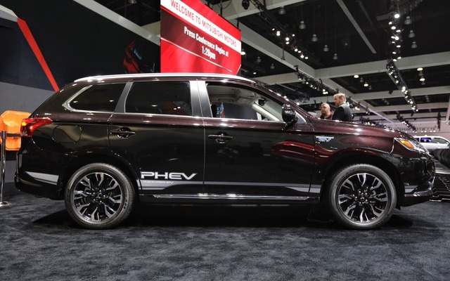 三菱アウトランダーPHEV（ロサンゼルスモーターショー2017）