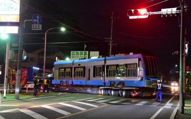 このほど搬入された筑豊電鉄5000形の第5004編成。12月18日から運行される。