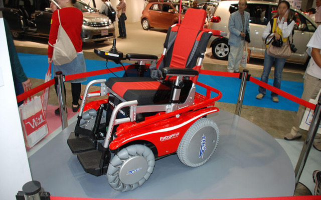 【福祉機器展07】関東自動車の電動車いすに注目