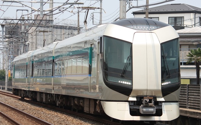 東武スカイツリーラインを走る500系「リバティ」。12月28日から一部の列車で車内販売を始める。