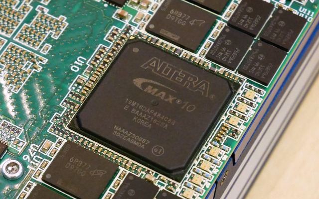 aiWareの評価ボード近影。AlteraのFPGA『Arria-10』にaiWareが組み込まれている。
