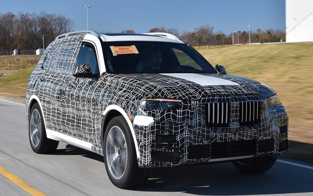 BMW X7の量産試作車