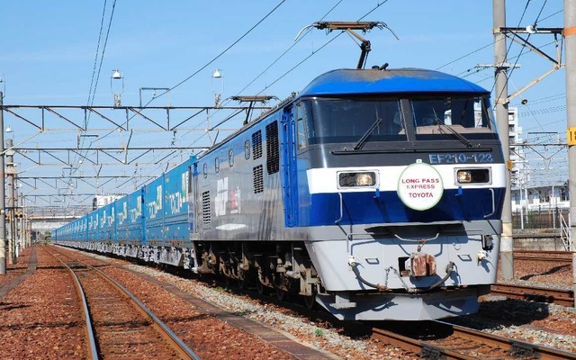 2018年3月改正を機に2両が増備されるEF210形がけん引する自動車部品列車。