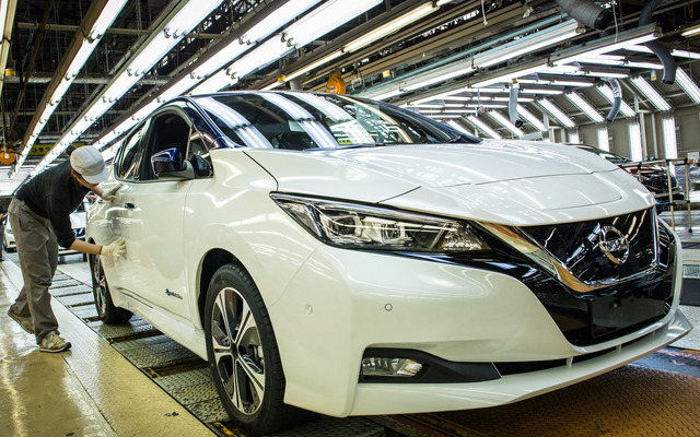 自動運転時代のクルマの安心は、技術開発だけでなく修理や中古車市場も視野に入れる必要がある。写真は日産リーフ（参考画像）