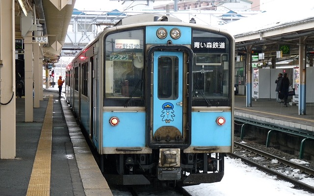 青い森鉄道では、三戸～八戸間におけるJR車乗入れが終了。同区間はすべて電車による運行となる。