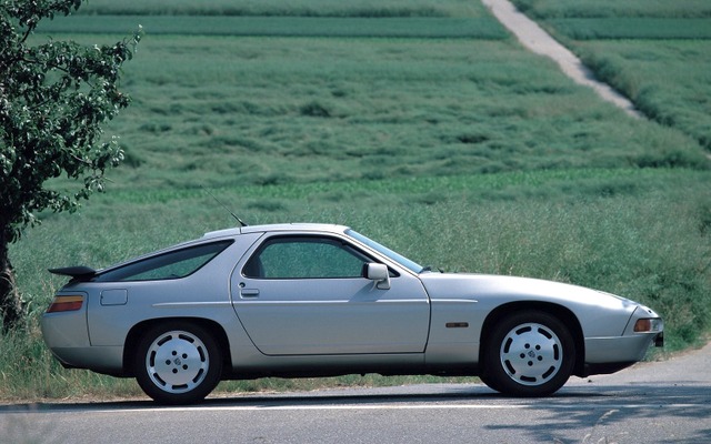 ポルシェ928 S4（同型車）