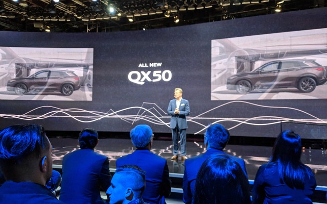 インフィニティのプレスカンファレンス。QX50新型の米国価格を発表（デトロイトモーターショー2018）