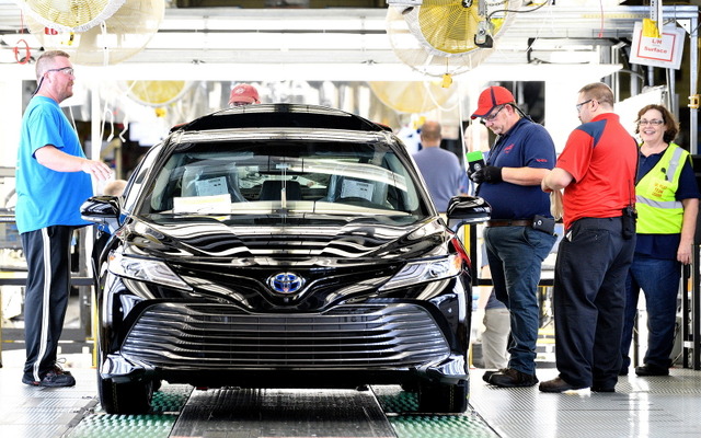 トヨタの米国ケンタッキー工場で量産が開始された新型カムリ