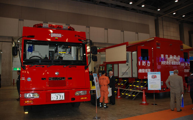 危機管理展07…東京消防庁、特殊災害対策車を展示