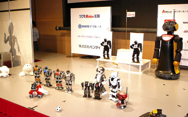 ロボット運動会07…元気よく入場行進