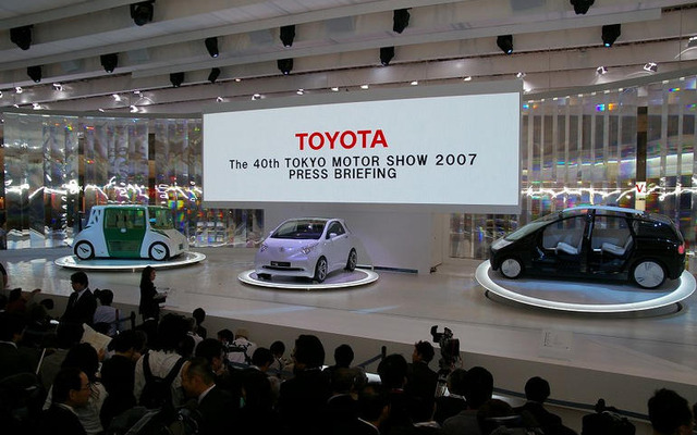 【東京モーターショー07】トヨタ渡辺社長、i-REAL で登場