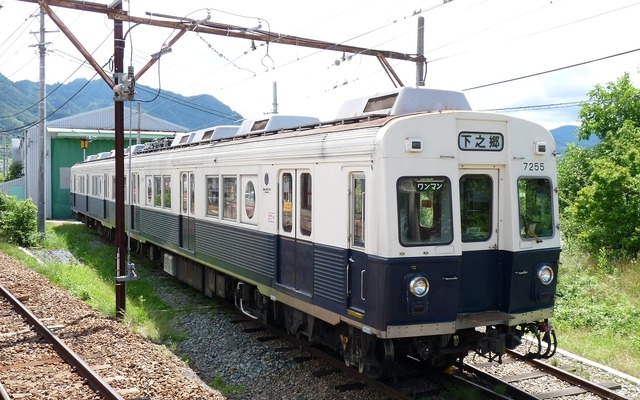 2月5日から定期運用を再開する上田電鉄の7200系7255編成。5月12日限りで引退することになった。