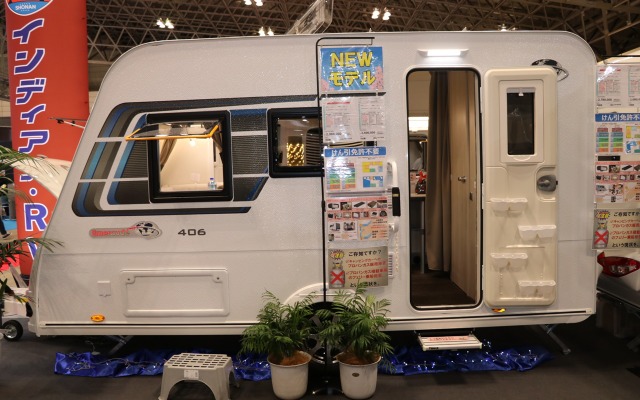 日本のために満を持して導入!!　インディアナ・RV、左側エントランスのエメロード406Vエディションプレミアムをキャンピングカーショーに出展。