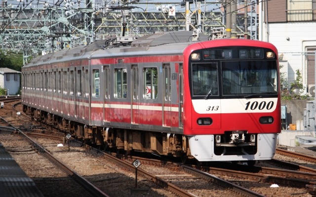 2月9日から全駅・全トンネル区間で携帯電話を利用できるようになる京急。写真は新1000形。