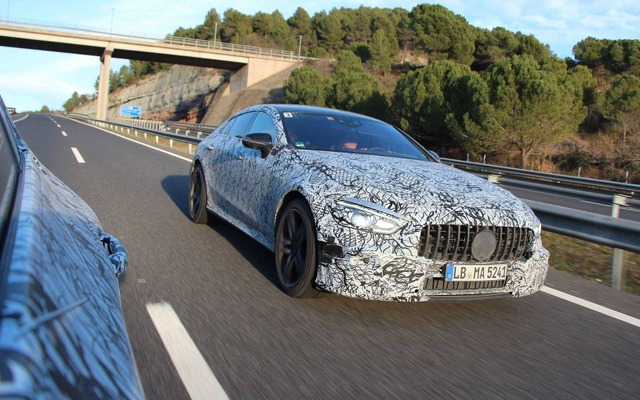 メルセデス AMG GTクーペの開発プロトタイプ車