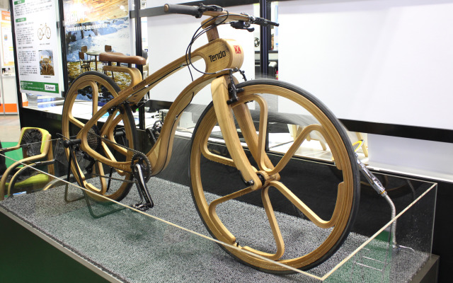 天童木工が製作したRPW+技術を用いたクロスバイク。