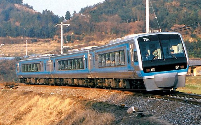 3月17日限りで定期運行を終了するTSE。カウントダウン乗車ツアーは、6月1日発が松山～宇和島間（1泊2日）、6月15日発が高松～高知間（1泊2日）、7月3日発が高松発着（日帰り）で実施。ツアーの詳細は、3月中旬頃からJR四国ツアーのウェブサイトで公開される。