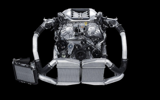 【日産 GT-R 発表】匠が組み上げる専用エンジン