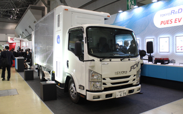 東京R＆Dと関連会社のPEUS EVが製作したFCトラック。いすゞエルフがベースだ。