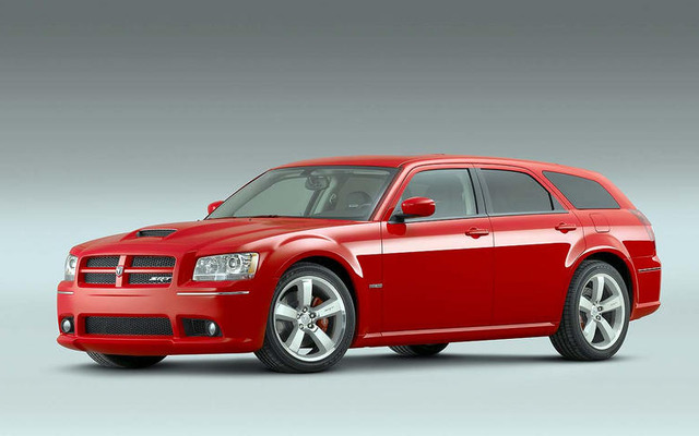 ダッジ チャージャー と マグナム にSRT8モデル
