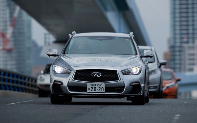 写真は公道での自動運転実験をおこなう日産のテスト車両（参考画像）