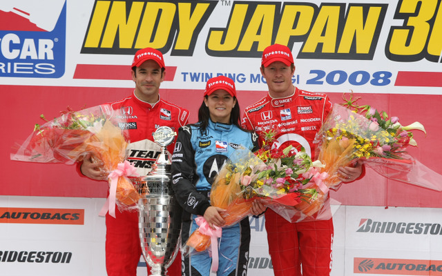 2008年のインディジャパン（もてぎ）で優勝したダニカ・パトリック＝中央。